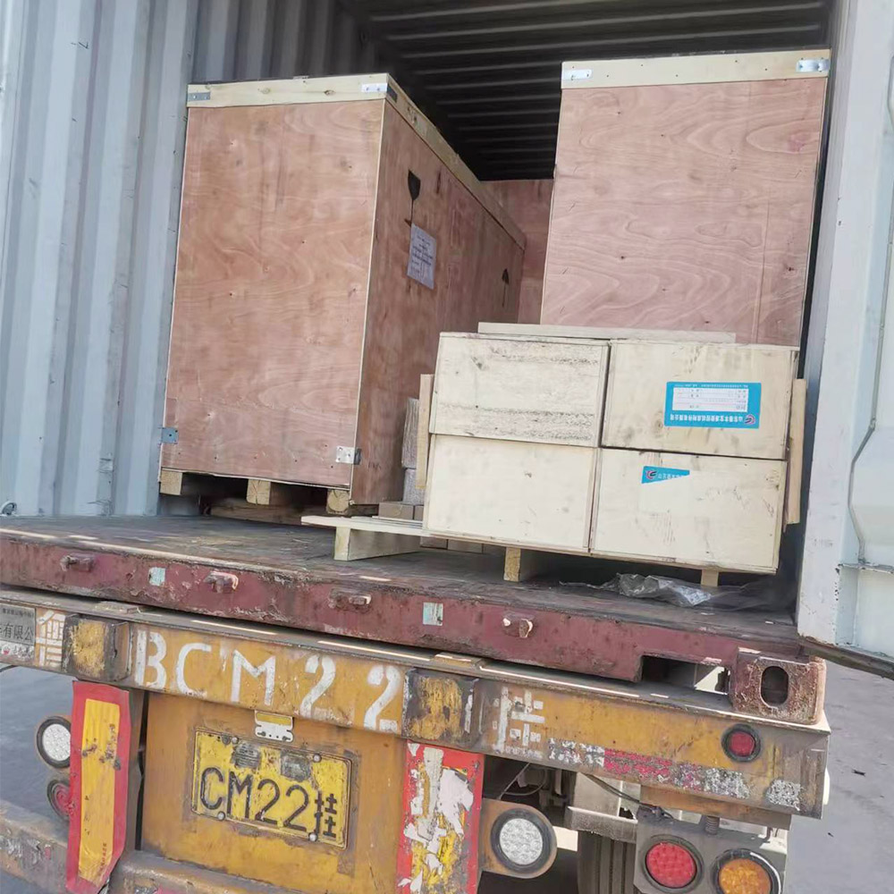 1x40HC   CNC Lathe ,Gap Bed Lathe Machine shipment to Peru